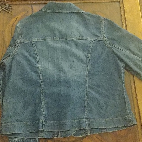 Denim jacket . 5 Button. Double button cuff - Picture 2 of 3